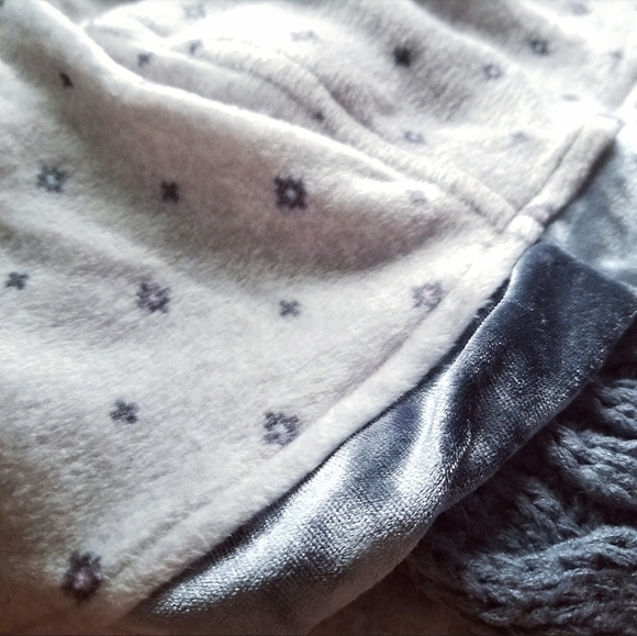 🍒NWT🍒 SIMPLY VERA WANG COZY 3 PC SLEEP GIFT SET - Picture 7 of 7